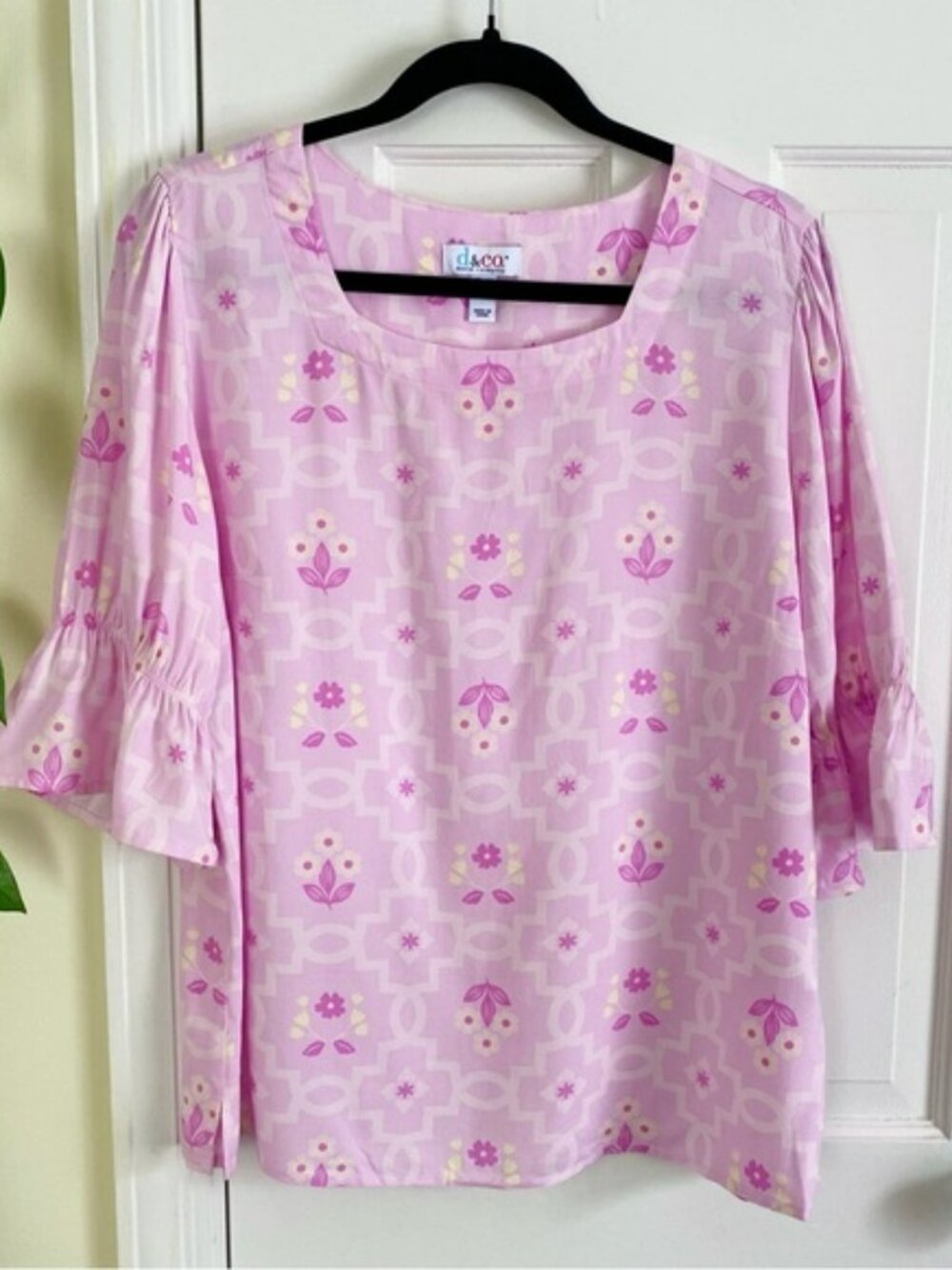 NWOT D&Co QVC Pink Floral Print Top Womens Size Medium Ruffle Bell Sleeve Blouse